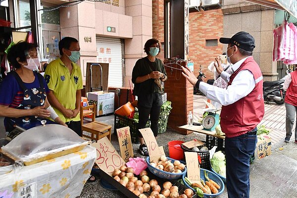 新北市長侯友宜今早至蘆洲的傳統市場巡查。圖/新北市新聞局提供