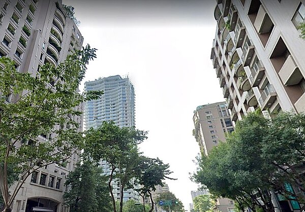 台中草悟道的豪宅與高價宅行情差異大、且還傳出賠售,要靠這類型住宅拉抬區域身價,恐怕須加把勁。圖/google map