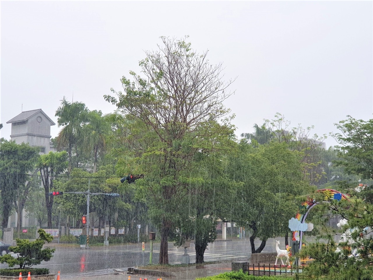 中南部旱情嚴峻，昨起至今從算迎來大雨，南投縣各地也見豪雨雨勢