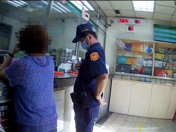 高雄市路竹區陳姓女子因前陣子使用網路購物,突接獲自稱網路賣家來電,根據詐騙集團假冒銀行行員指示操作,差點遭騙。記者陳玫伶/翻攝