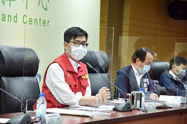 高雄市長陳其邁表示,高雄市此波所配付到的2.1萬疫苗,從5月28日至今天中午,已經接種了85%、共1萬7836劑。圖/高市新聞局提供