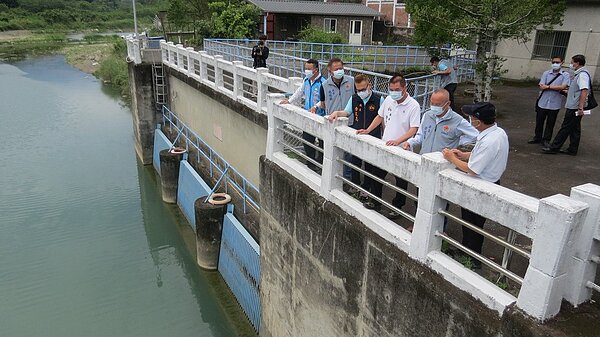 今天梅雨鋒面帶來苗栗充沛雨量,南庄鄉田美攔河堰的進水接近滿載。圖/聯合資料照