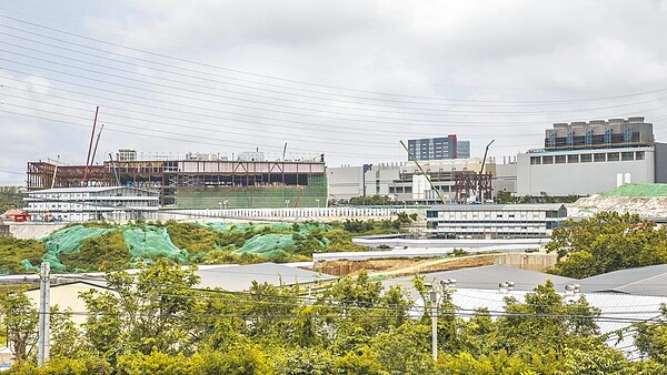 台積電寶山一期擴廠工程正如火如荼進行,完工後,竹科用水需求量將大增。(羅浚濱攝)