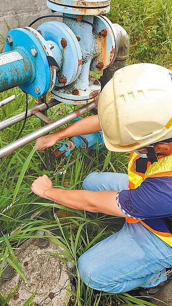 未達節水目標之工業及非工業用水大戶,自來水公司將陸續執行鉛封。(自來水公司提供/呂筱蟬桃園傳真)