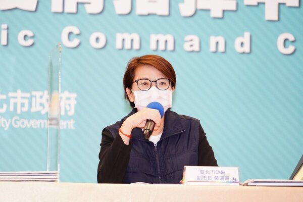 台北市副市長黃珊珊表示，專責計程車是為因應許多快篩陽性民眾的運輸需要，與過去防疫計程車是兩種不同的車隊。圖／台北市政府提供
