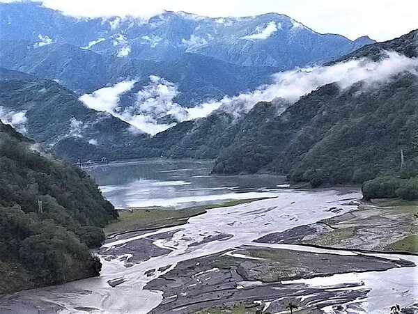 梅雨鋒面為南投縣山區帶來豐沛雨量,霧社水庫2天進帳逾1000萬公噸,蓄水率暴升27.01%。圖/讀者提供