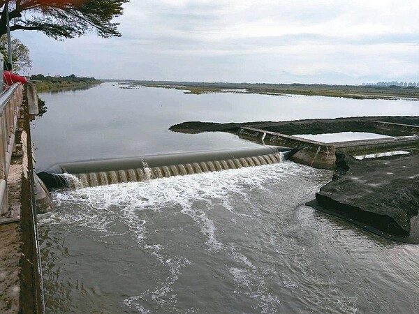 高雄近日降雨,高屏堰等川流量上升,水情好轉。圖/高雄市水利局提供