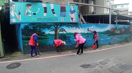 環境清潔隊由里民組成，定期整理環境。圖／里長提供