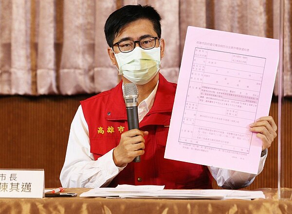 高雄市長陳其邁說,疫情還會有一段時間起伏,最重要仍是保持社交距離、戴口罩。圖/聯合報資料照片