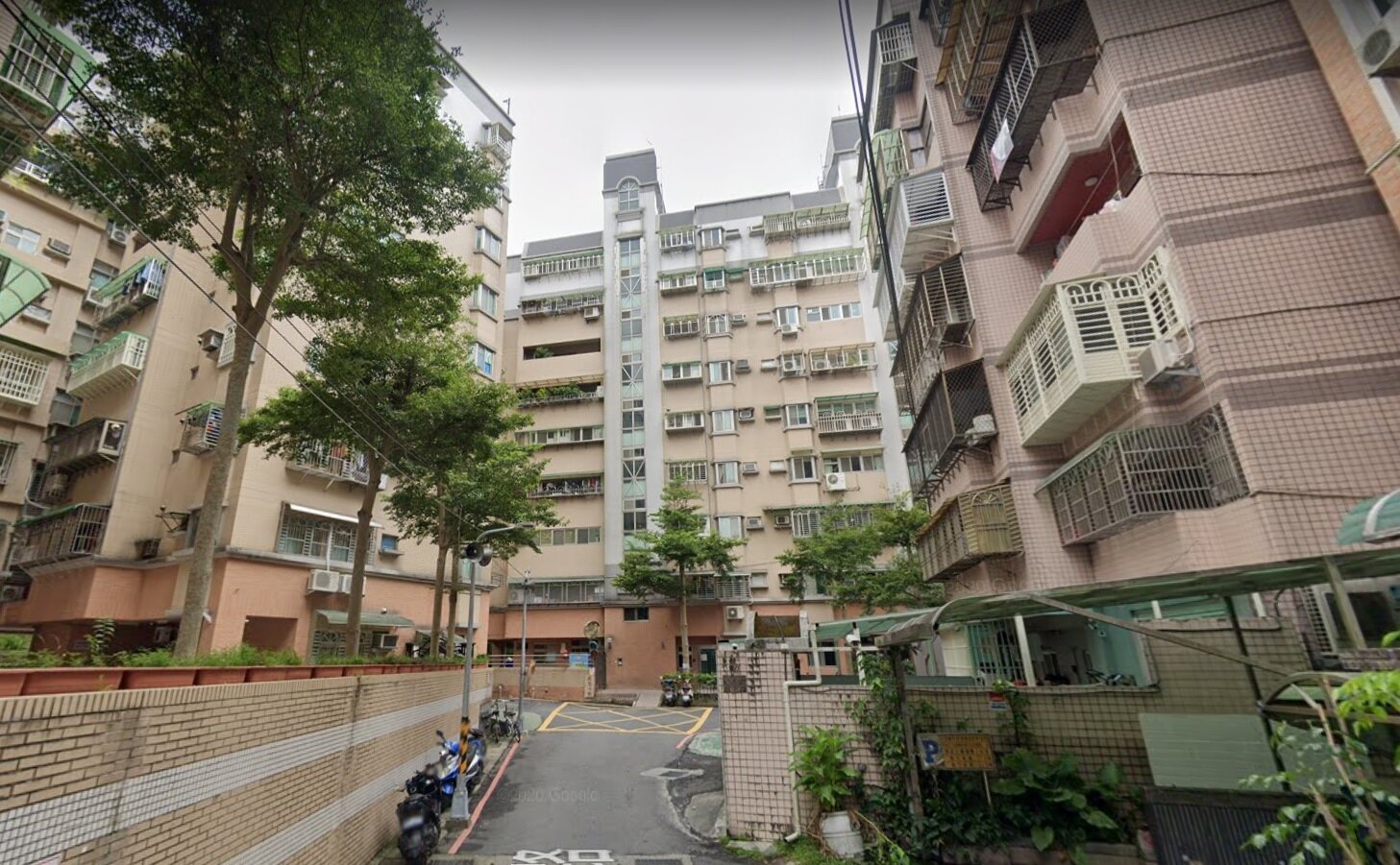 中和工專路一帶的新成屋房價相對便宜,每坪約34~41萬元,頗受購屋者歡迎。圖/截自Google maps