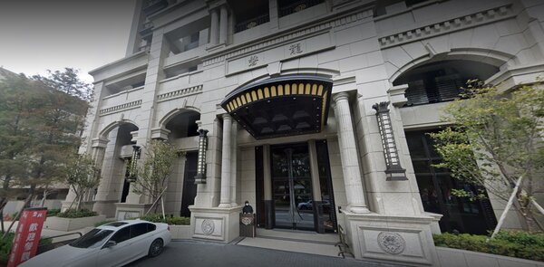 新竹市中央路豪宅「磐龍壹號樓」達每坪44.6萬高價。圖／Google maps