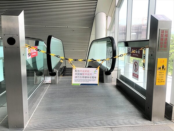 配合防疫節能,台中捷運車站手扶梯只上不下。圖/台中市政府提供
