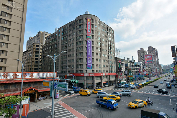 新莊捷運線開通,捷運迴龍站,開幕典禮,完工通車,街景。(好房news記者 陳韋帆/攝影)