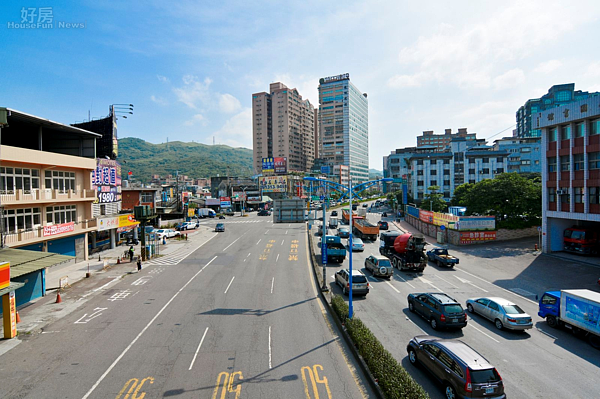 龜山,迴龍,壽山路,車流量,新莊捷運線,捷運迴龍站。(好房news記者 陳韋帆/攝影)