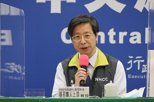 指揮中心專家諮詢小組召集人張上淳表示,死亡率不能簡單比較,若要跟其他地方比較,基礎族群要一樣。圖/指揮中心提供