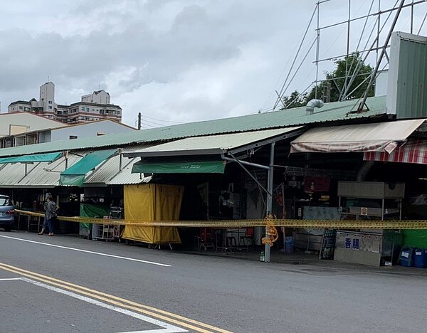 台南佳里第一黃昏市場攤商確診,先停業3天全面消毒。圖/台南市府提供