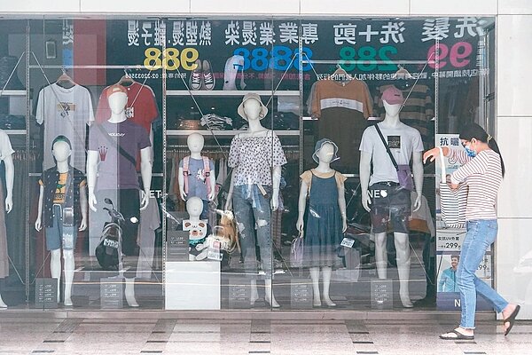 紓困4.0上路,新北市有許多非民生物資店家停業。記者葉信菉/攝影