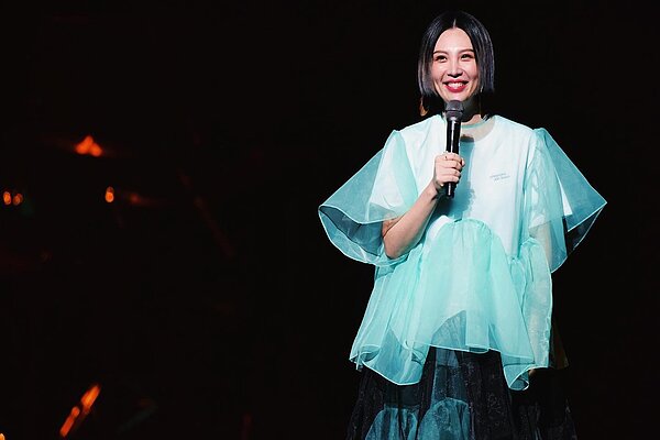 金曲歌后魏如萱一家住在大安區舊公寓，因為這次事件讓她動念「以後要住有管理員的房子」。圖／取自魏如萱臉書