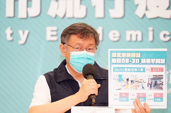 台北市長柯文哲說，最近聽說有電商業績成長五倍，危機就是轉機，9日會討論，看怎麼將計程車人力轉到物流，會盡快訂定一個方法出來。圖／北市府提供
