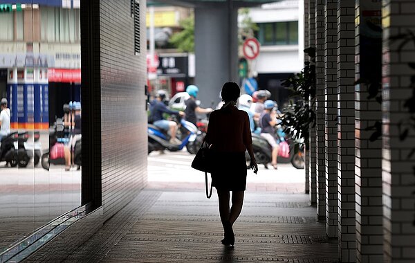 受到疫情衝擊,國內無薪假通報實施人數大增。記者余承翰/攝影