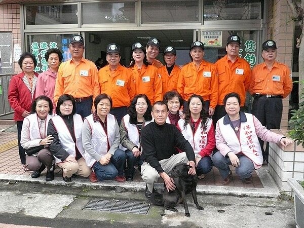 得和里環保義工隊的合照。圖／蔡綉花提供