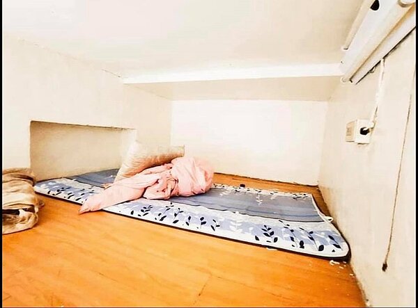 網友投稿宛如災難片的學生套房。圖／翻攝自《奇葩裝潢分享中心》臉書	