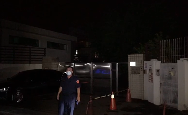 台南市後甲變電所昨晚11時59分突然設備故障,導致東區、永康區、中西區等一帶6萬多戶停電。記者鄭維真/攝影