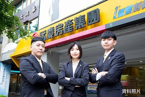 永慶房屋為了持續吸引優秀人才,祭出優渥的薪獎制度。提供入職業務新人前九個月每月五萬的保證收入,減輕新人經濟負擔。圖/永慶房產集團提供