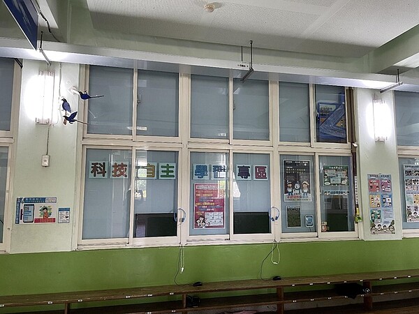 銘傳國小打造科技自主學習專區,讓孩子自主吸收知識。圖/褚希雯校長提供