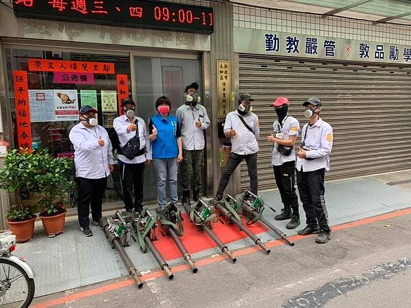 保平里清潔志工。圖/擷取自保平里臉書粉專