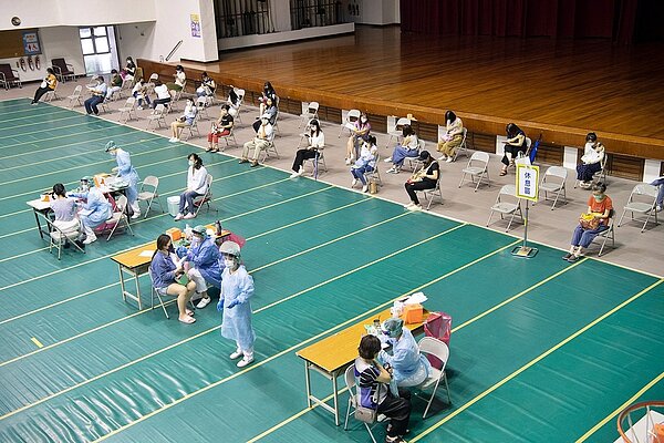 嘉義市59歲男子今突然身體不適,失去生命跡象,家屬透露他上周曾接種AZ疫苗。圖/嘉義市政府提供