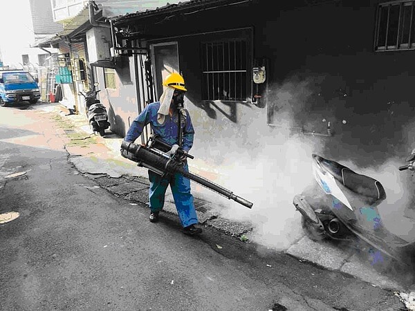 純翠里例行性的消毒工作,每一季會消毒里內一次,以確保環境衛生。圖/翠里FB提供