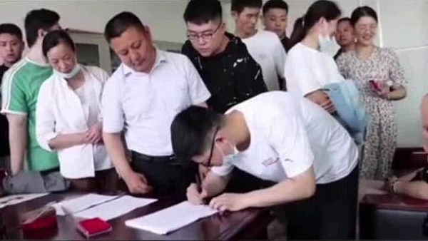 南村社區已舉行七次免費分房,目前已分配200多套。(視頻截圖)
