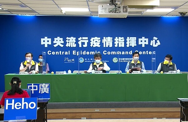 11日中央流行疫情指揮中心說明本土疫情狀況。圖/截自疾管署直播