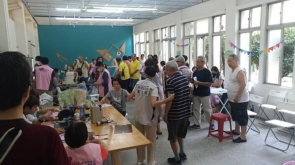 銀髮族健康檢查活動。圖/里長鄧長安提供