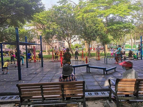 安居樂業，里民樂在其中。圖／陳忠賢攝