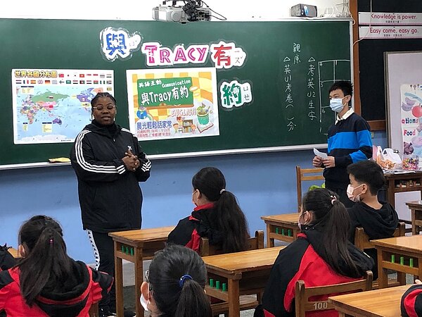 安坑國小 雙語 實驗課程 校長 方慶林 學生 新店樂生活