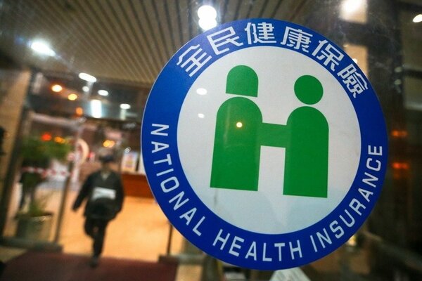 台灣老人健保補助「一國多制」，過去砍掉這項補助的不是落選就是差點落選，近年又紛紛恢復了。圖／聯合報系資料照