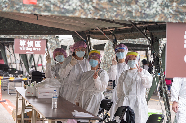 竹科移工篩檢專案有許多女性醫護挺身而出。圖/新竹市衛生局提供