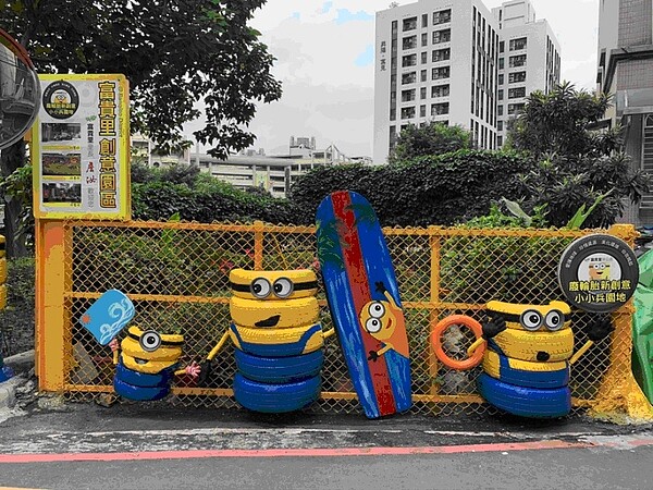 富貴里的創意園區,以廢輪胎製作而成的小小兵裝置藝術頗為吸睛,總會有人駐足拍照。圖/詹汝提供