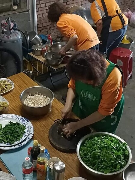 素食自助餐廳菜色豐富。圖/陳忠賢攝