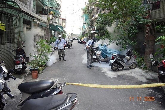 防火巷、街道等地進行清掃。圖／陳忠賢攝