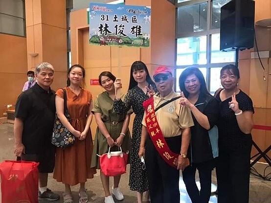 模範父親林俊雄囑咐兒女上進。圖/彭柔安攝