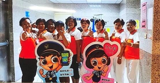 興安里里民進行反毒宣導。圖/陳啟東提供