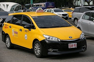 搭小黃打疫苗持敬老愛心卡享補助。圖/台中市府提供