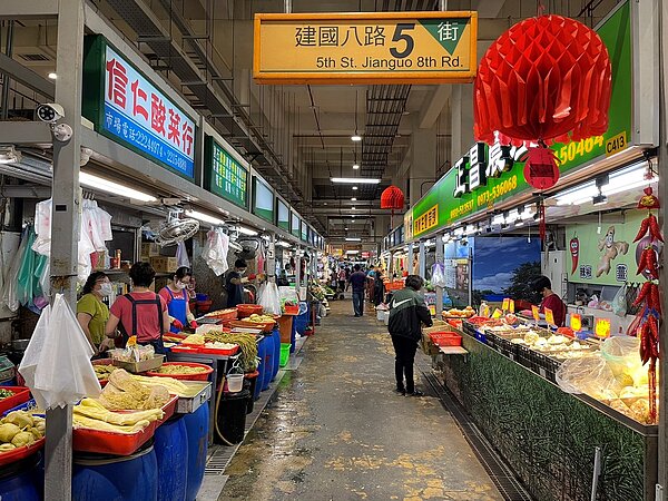 中市府挺攤商,擴大紓困措施5折優惠。圖/台中市政府提供