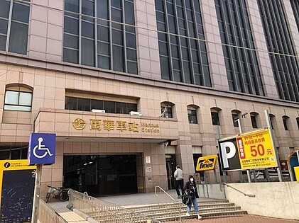 萬華車站早晨時分通勤人數已不如往前。圖/記者林卓安攝