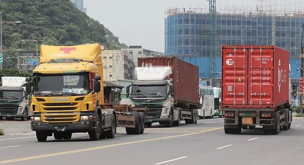 今年9月起全面實施重型柴油車六期排放標準。圖／聯合報資料照片
