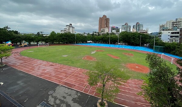 立農國小學校活動空間大。圖／柯彤陵攝	