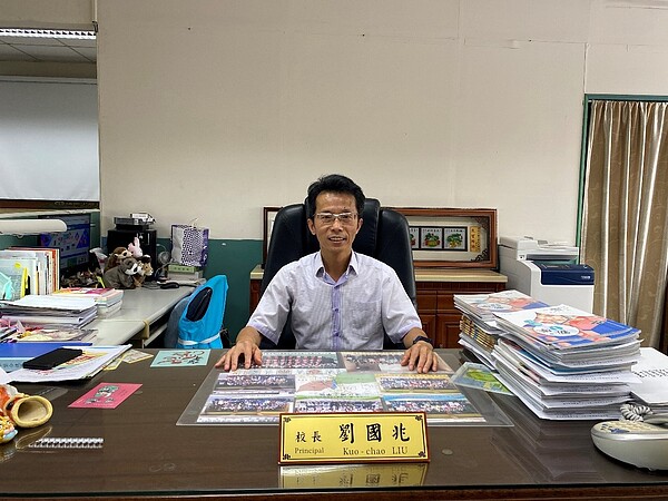 清江國小劉國兆校長實施教育創新實驗計畫和雙語實驗教育。圖/柯彤陵攝